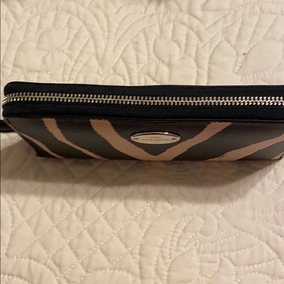 Coach bag and matching wallet. - Picture 3 of 4